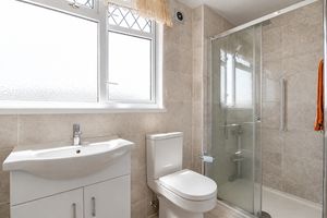 En-suite- click for photo gallery